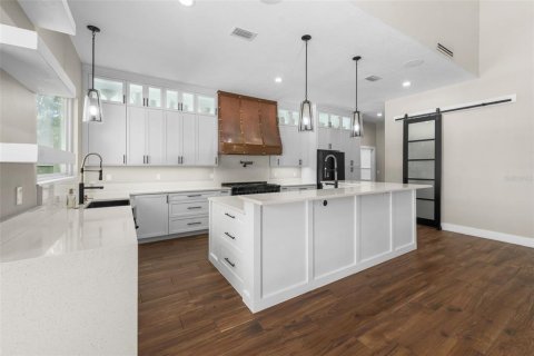 House in Ocala, Florida 5 bedrooms, 532.33 sq.m. № 2215610 - photo 9