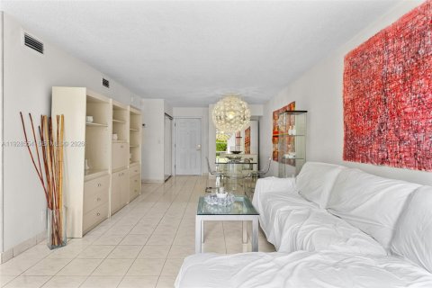 Condominio en venta en Hallandale Beach, Florida, 1 dormitorio, 102.19 m2 № 2000256 - foto 5