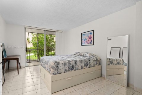 Condominio en venta en Hallandale Beach, Florida, 1 dormitorio, 102.19 m2 № 2000256 - foto 15