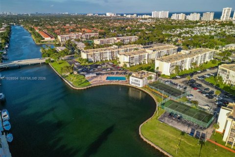 Condominio en venta en Hallandale Beach, Florida, 1 dormitorio, 102.19 m2 № 2000256 - foto 30
