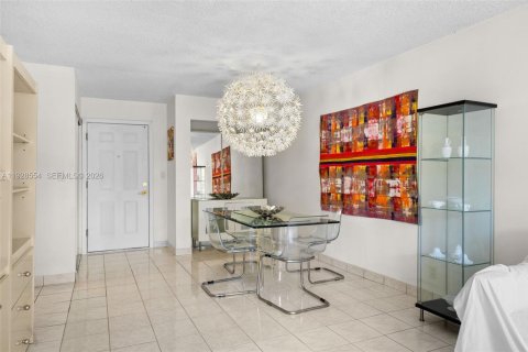 Condominio en venta en Hallandale Beach, Florida, 1 dormitorio, 102.19 m2 № 2000256 - foto 3