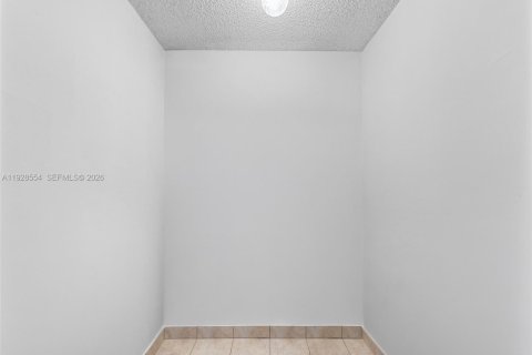 Condominio en venta en Hallandale Beach, Florida, 1 dormitorio, 102.19 m2 № 2000256 - foto 19