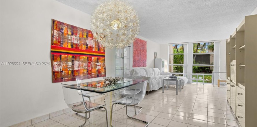 Condominio en Hallandale Beach, Florida, 1 dormitorio  № 2000256