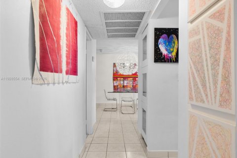 Condominio en venta en Hallandale Beach, Florida, 1 dormitorio, 102.19 m2 № 2000256 - foto 14