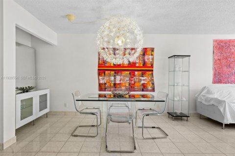 Condominio en venta en Hallandale Beach, Florida, 1 dormitorio, 102.19 m2 № 2000256 - foto 2