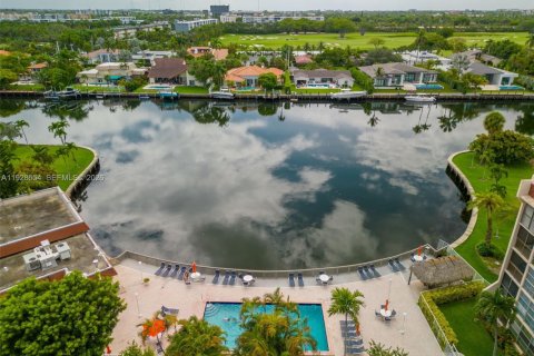 Condominio en venta en Hallandale Beach, Florida, 1 dormitorio, 102.19 m2 № 2000256 - foto 28