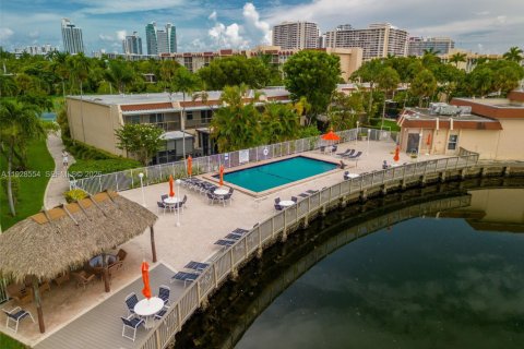 Condominio en venta en Hallandale Beach, Florida, 1 dormitorio, 102.19 m2 № 2000256 - foto 26