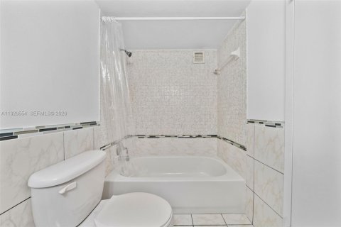 Condominio en venta en Hallandale Beach, Florida, 1 dormitorio, 102.19 m2 № 2000256 - foto 21