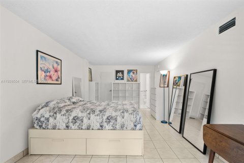 Condominio en venta en Hallandale Beach, Florida, 1 dormitorio, 102.19 m2 № 2000256 - foto 18