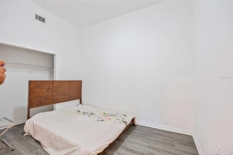 Propiedad comercial en alquiler en Tampa, Florida, 311.32 m2 № 1916421 - foto 10