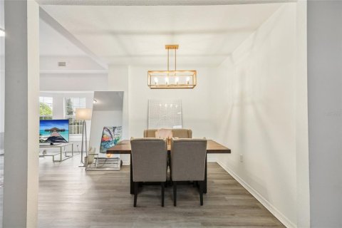 Propiedad comercial en alquiler en Tampa, Florida, 311.32 m2 № 1916421 - foto 7