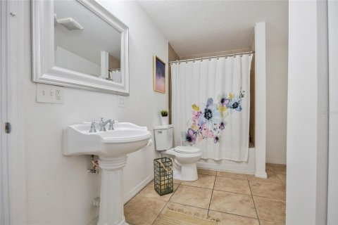 Propiedad comercial en alquiler en Tampa, Florida, 311.32 m2 № 1916421 - foto 14