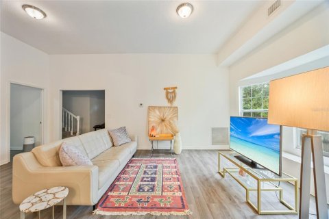 Propiedad comercial en alquiler en Tampa, Florida, 311.32 m2 № 1916421 - foto 6