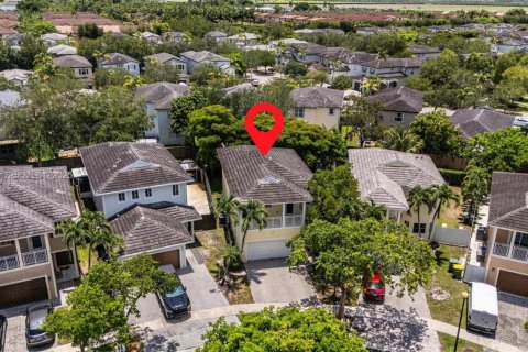 House in Homestead, Florida 4 bedrooms, 163.69 sq.m. № 1990716 - photo 1