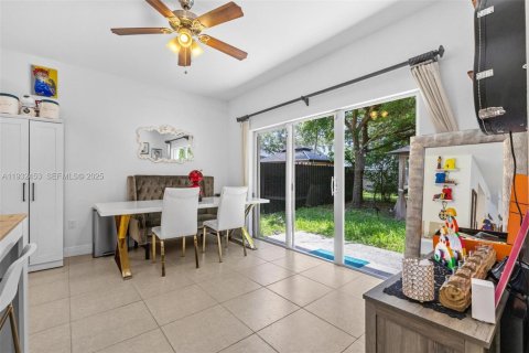 House in Homestead, Florida 4 bedrooms, 163.69 sq.m. № 1990716 - photo 6