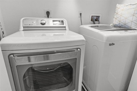 House in Homestead, Florida 4 bedrooms, 163.69 sq.m. № 1990716 - photo 28