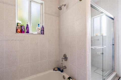 House in Homestead, Florida 4 bedrooms, 163.69 sq.m. № 1990716 - photo 16