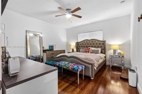 House in Homestead, Florida 4 bedrooms, 163.69 sq.m. № 1990716 - photo 13