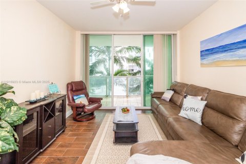 Condominio en alquiler en Miami, Florida, 1 dormitorio, 79.52 m2 № 1973701 - foto 6