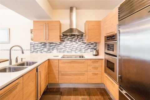 Condominio en alquiler en Miami, Florida, 1 dormitorio, 79.52 m2 № 1973701 - foto 9