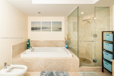 Condominio en alquiler en Miami, Florida, 1 dormitorio, 79.52 m2 № 1973701 - foto 15