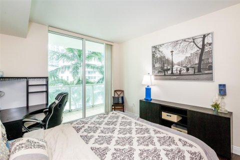 Condominio en alquiler en Miami, Florida, 1 dormitorio, 79.52 m2 № 1973701 - foto 12