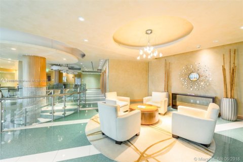 Condominio en alquiler en Miami, Florida, 1 dormitorio, 79.52 m2 № 1973701 - foto 17