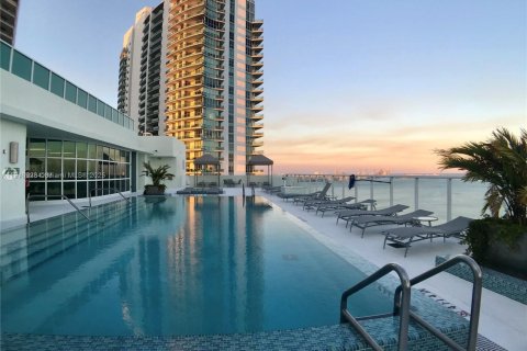 Condominio en alquiler en Miami, Florida, 1 dormitorio, 79.52 m2 № 1973701 - foto 3