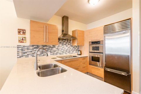 Condominio en alquiler en Miami, Florida, 1 dormitorio, 79.52 m2 № 1973701 - foto 10