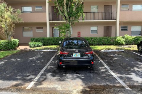 Condominio en venta en Tamarac, Florida, 2 dormitorios, 95.22 m2 № 2145976 - foto 15