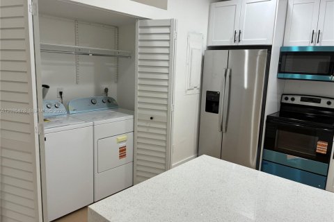 Casa en alquiler en Homestead, Florida, 3 dormitorios, 110.65 m2 № 2084994 - foto 9