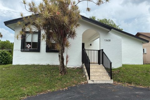 Casa en Homestead, Florida 3 dormitorios, 110.65 m2 № 2084994