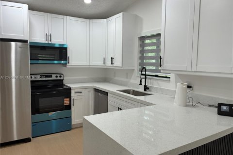 Casa en alquiler en Homestead, Florida, 3 dormitorios, 110.65 m2 № 2084994 - foto 5