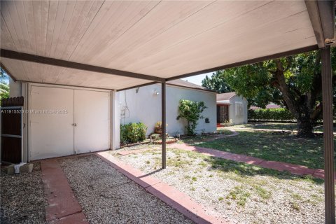 Casa en alquiler en Miami, Florida, 2 dormitorios, 74.32 m2 № 1971627 - foto 20