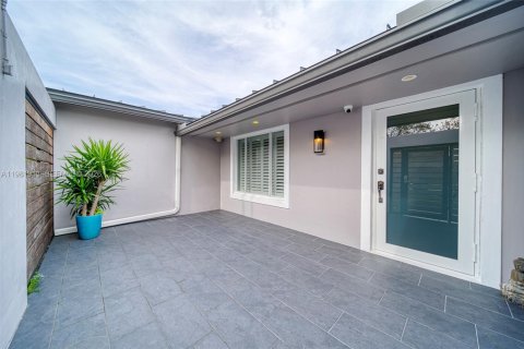 House in Miami, Florida 4 bedrooms, 182.46 sq.m. № 2043162 - photo 19