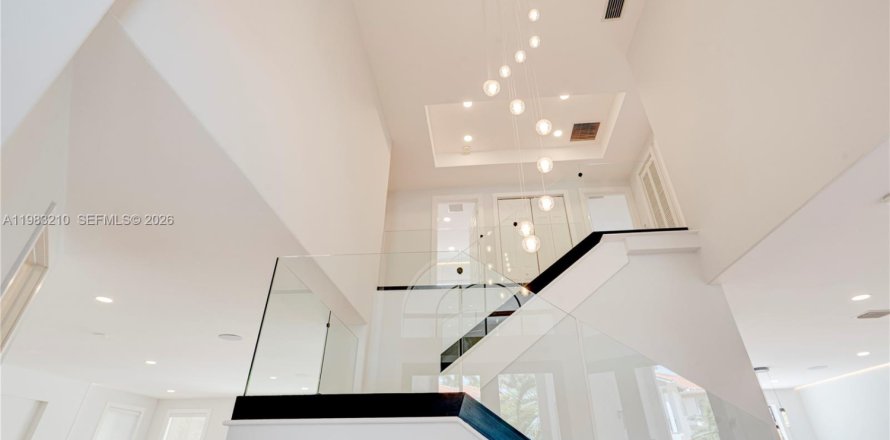 Villa ou maison à Cutler Bay, Floride 5 chambres, 315.77 m2 № 2051240