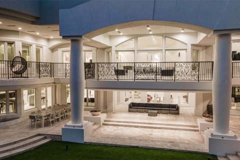 Купить виллу или дом в Холливуд, Флорида 8 спален, 624.12м2, № 1862502 - фото 14