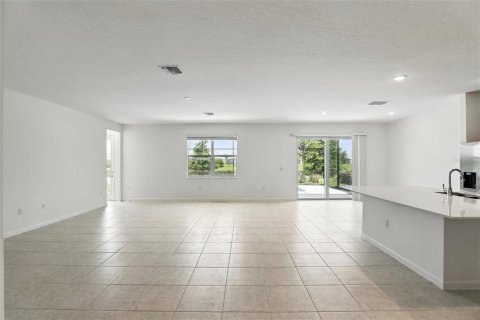 House in Kissimmee, Florida 8 bedrooms, 353.49 sq.m. № 1771838 - photo 5