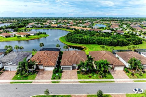 Villa ou maison à vendre à Lakewood Ranch, Floride: 3 chambres, 264.86 m2 № 2425233 - photo 2
