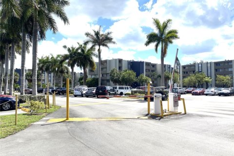 Снять в аренду кондоминиум в Хайалиа Гарденс, Флорида 2 спальни, 89.19м2, № 1994845 - фото 2