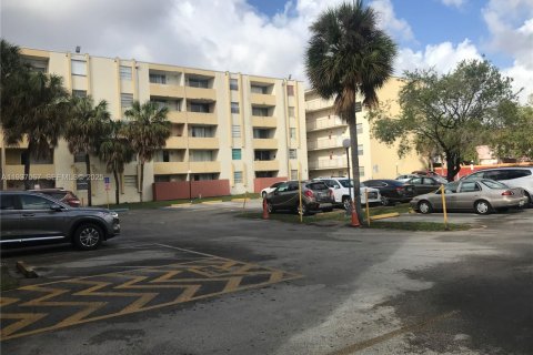 Снять в аренду кондоминиум в Хайалиа Гарденс, Флорида 2 спальни, 89.19м2, № 1994845 - фото 16