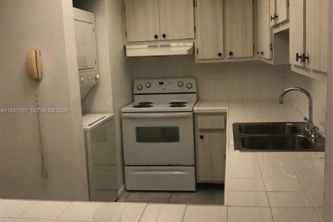 Снять в аренду кондоминиум в Хайалиа Гарденс, Флорида 2 спальни, 89.19м2, № 1994845 - фото 3