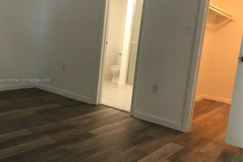 Снять в аренду кондоминиум в Хайалиа Гарденс, Флорида 2 спальни, 89.19м2, № 1994845 - фото 8