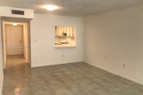 Снять в аренду кондоминиум в Хайалиа Гарденс, Флорида 2 спальни, 89.19м2, № 1994845 - фото 5