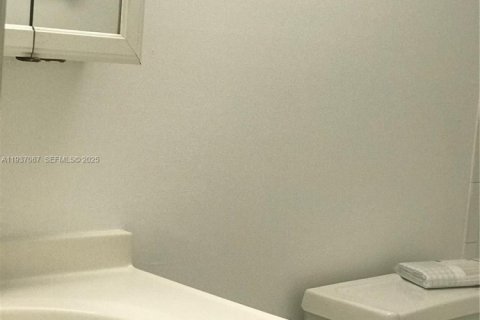 Снять в аренду кондоминиум в Хайалиа Гарденс, Флорида 2 спальни, 89.19м2, № 1994845 - фото 11