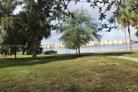 Снять в аренду кондоминиум в Хайалиа Гарденс, Флорида 2 спальни, 89.19м2, № 1994845 - фото 15