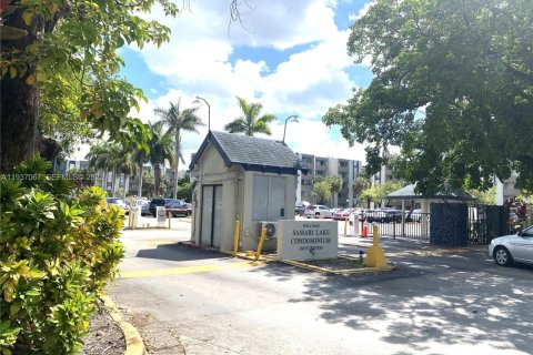 Condo in Hialeah Gardens, Florida, 2 bedrooms № 1994845