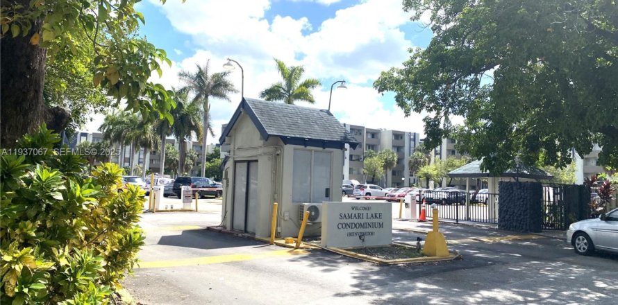 Кондоминиум с 2 спальнями в Хайалиа Гарденс, Флорида № 1994845