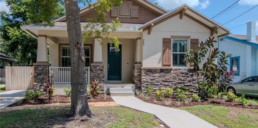 House in Tampa, Florida 3 bedrooms, 162.76 sq.m. № 1876104