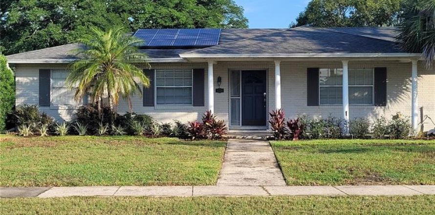 House in Orlando, Florida 3 bedrooms, 179.21 sq.m. № 1755027